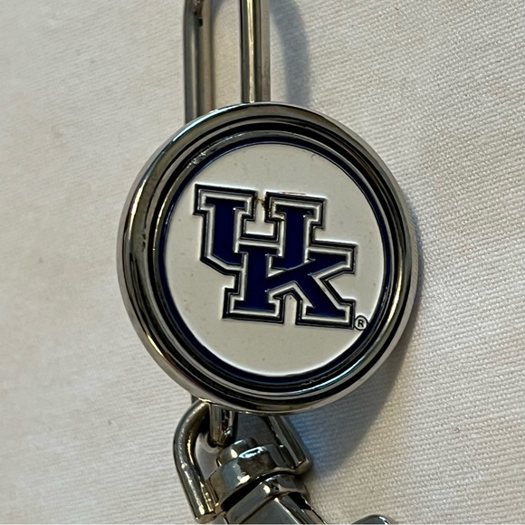 University of Kentucky Key Chain with Hook. - Picture 2 of 3